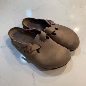 Birkenstock Boston Clogs - Oiled Leather Tobacco Brown